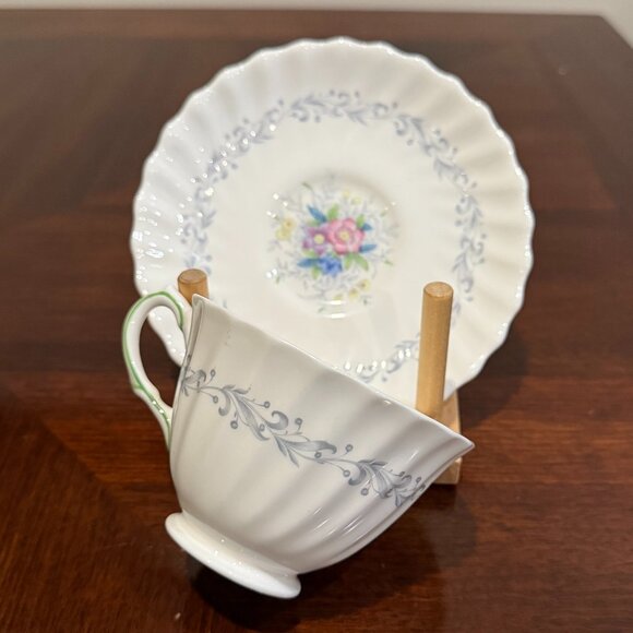 Royal Doulton English Tea Cup and Saucer Set - Picture 2 of 3